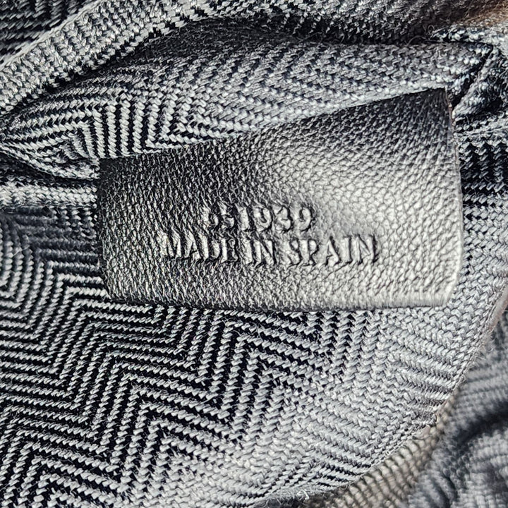 Loewe Military Messenger Crossbody Grained Calfskin Leather Bag Black - Mint