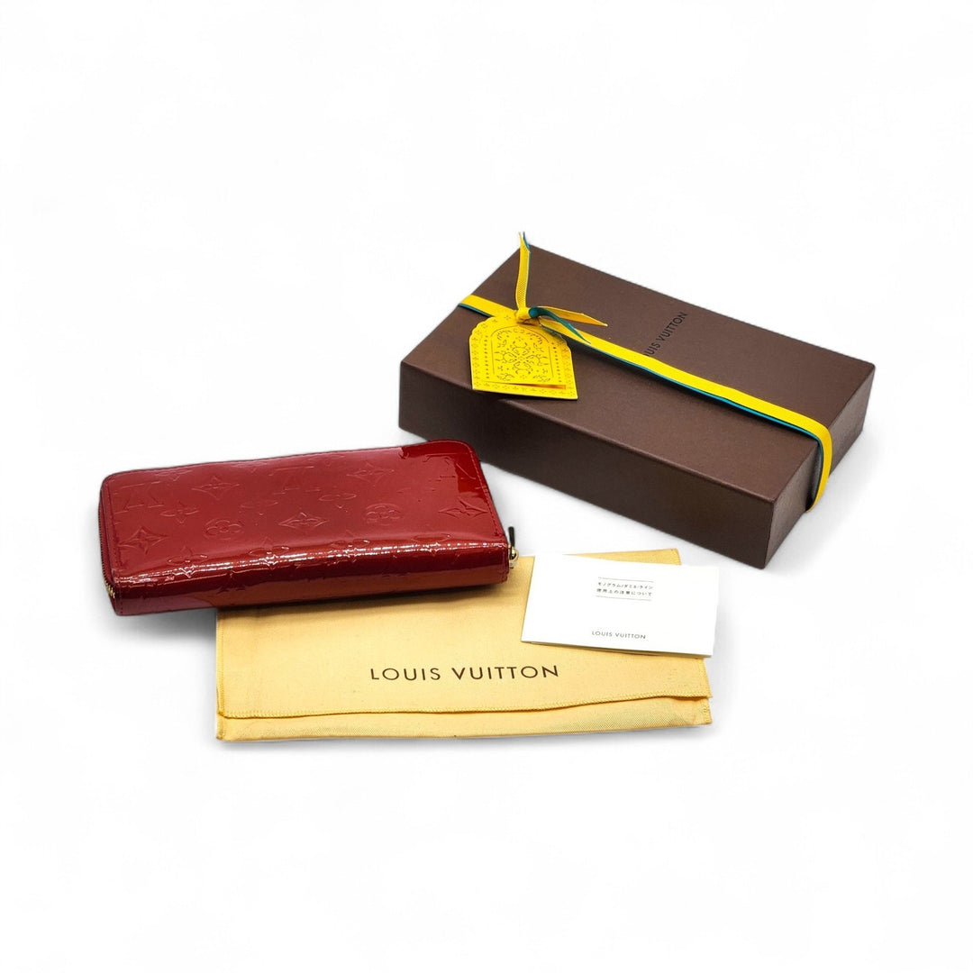 Louis Vuitton Vernis Patent Leather Monogram Zippy Wallet Red Complete with Box