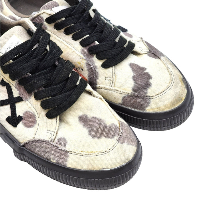 Off-White Vulcanized Arrows Canvas Low Sneakers Camo Black EU 41 US 8