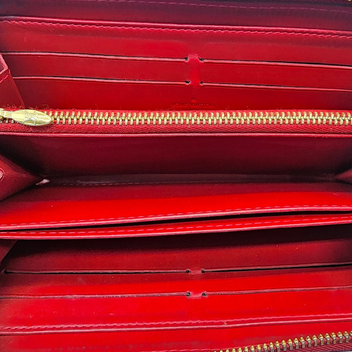 Louis Vuitton Vernis Patent Leather Monogram Zippy Wallet Red Complete with Box