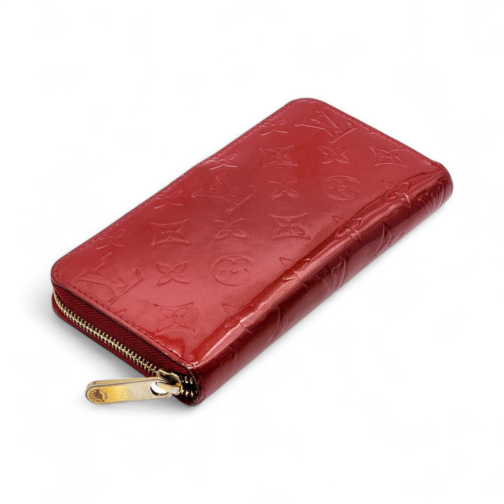 Louis Vuitton Vernis Patent Leather Monogram Zippy Wallet Red Complete with Box