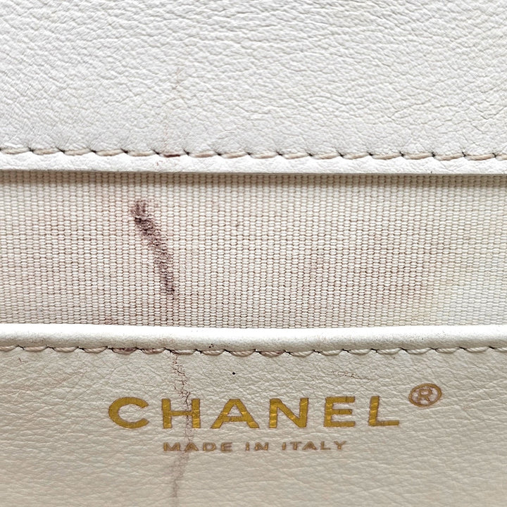 Chanel Quilted Messenger Crossbody Flap Bag White Lambskin Gold Hardware